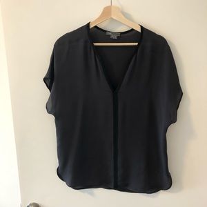 ✨VINCE✨ v-neck slate gray M